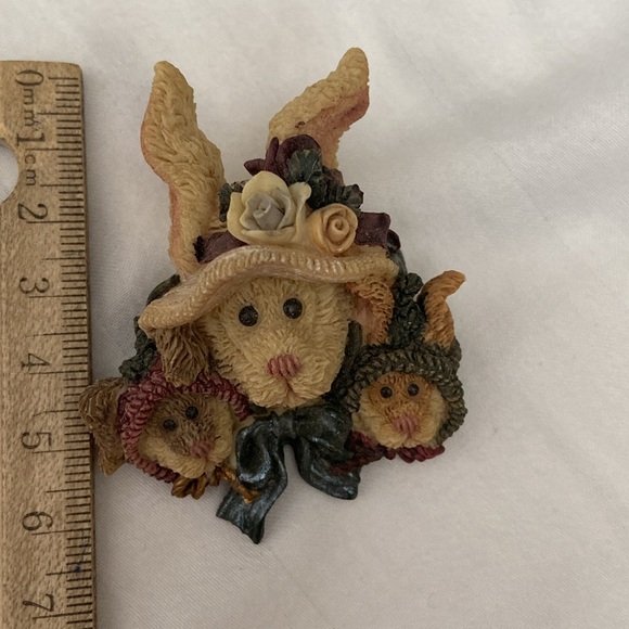 Vintage Boyds Bearwear Brooch - Mother Hare and Two Babies in Easter Hats - Picture 11 of 16